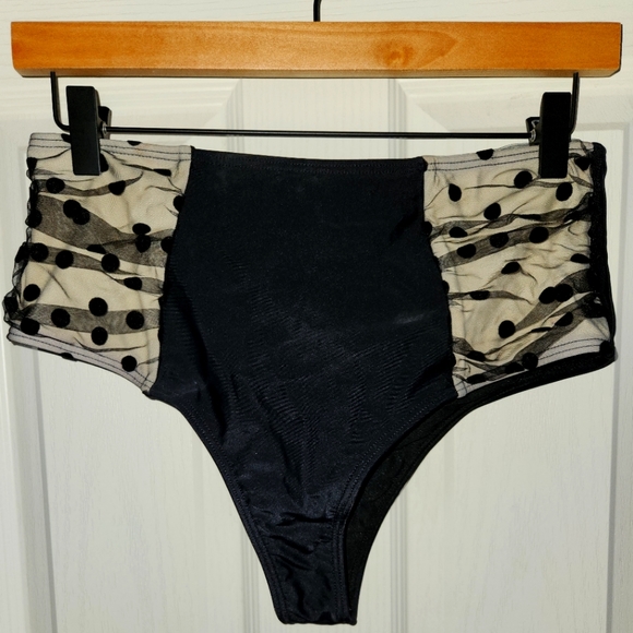 Black bikini set - Picture 2 of 4